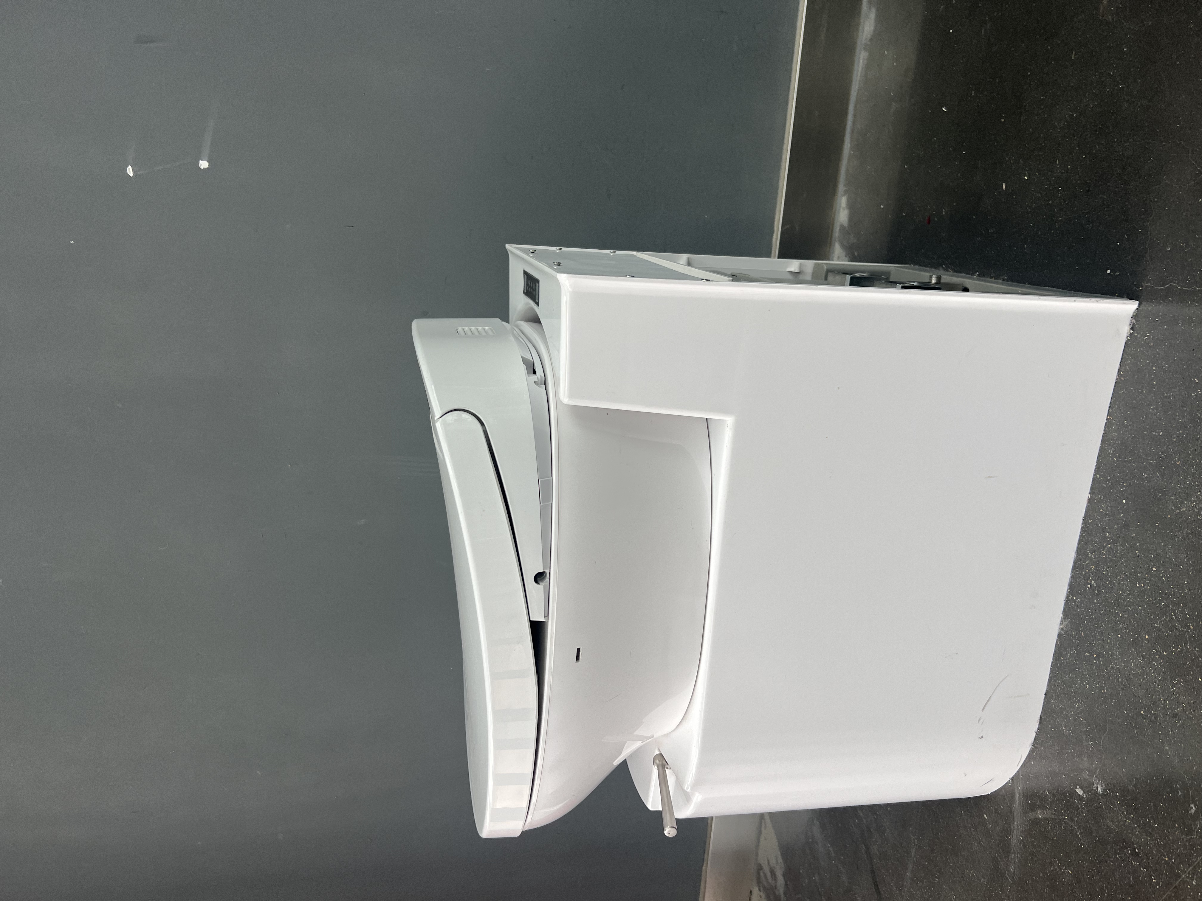 Seat and top detail of KADIJATO RV toilet